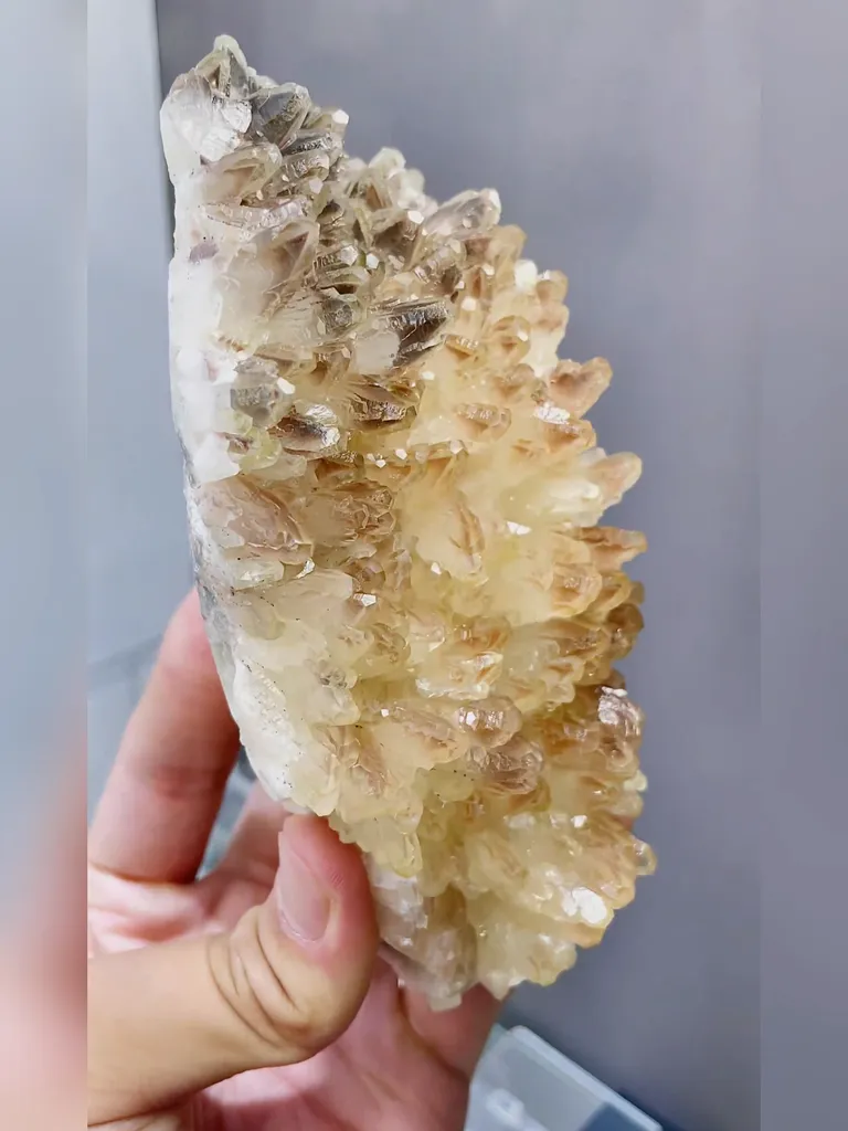 Natural Feather Fluorite comes from Anhui,China 65*55*145MM - image 4