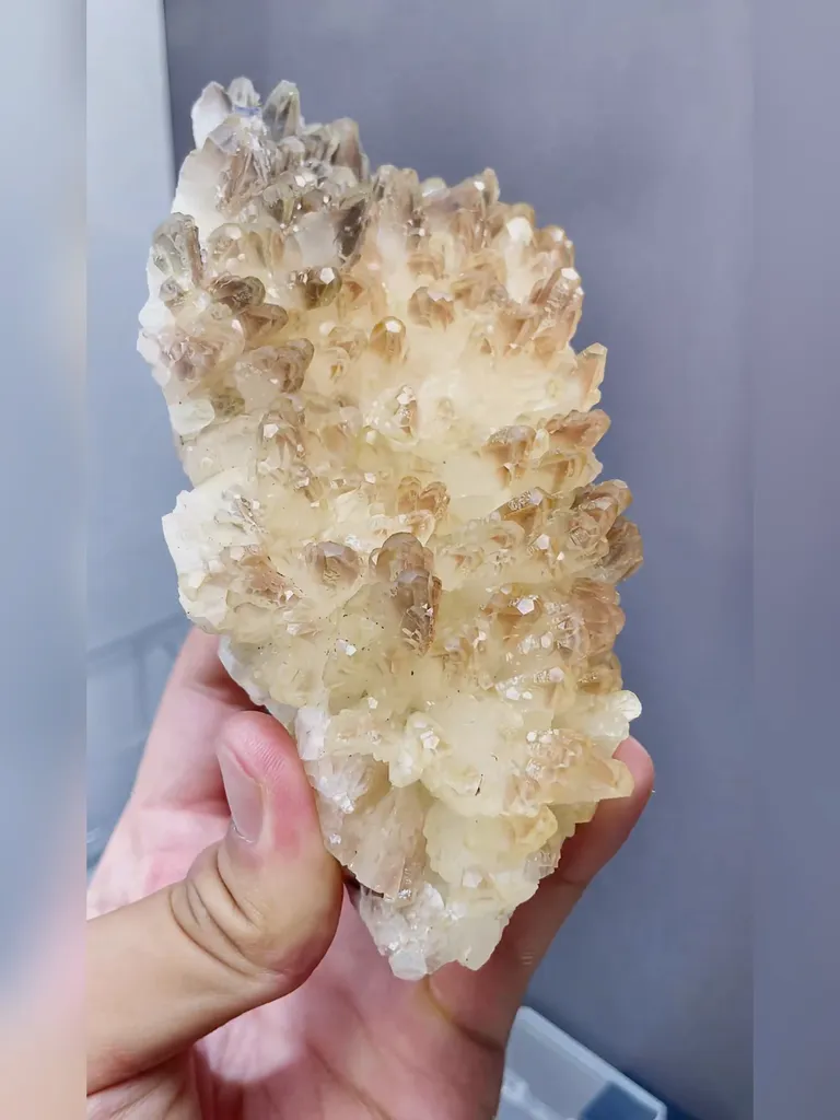 Natural Feather Fluorite comes from Anhui,China 65*55*145MM - image 3