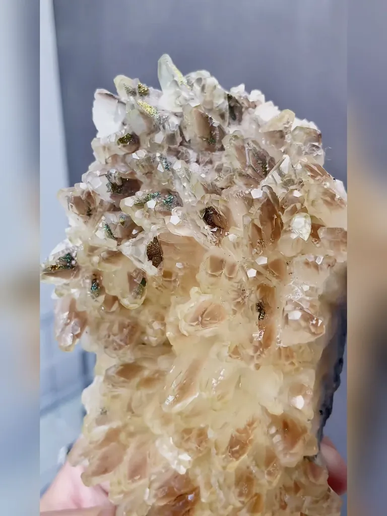 Natural Feather Fluorite comes from Anhui,China 65*55*145MM - image 5