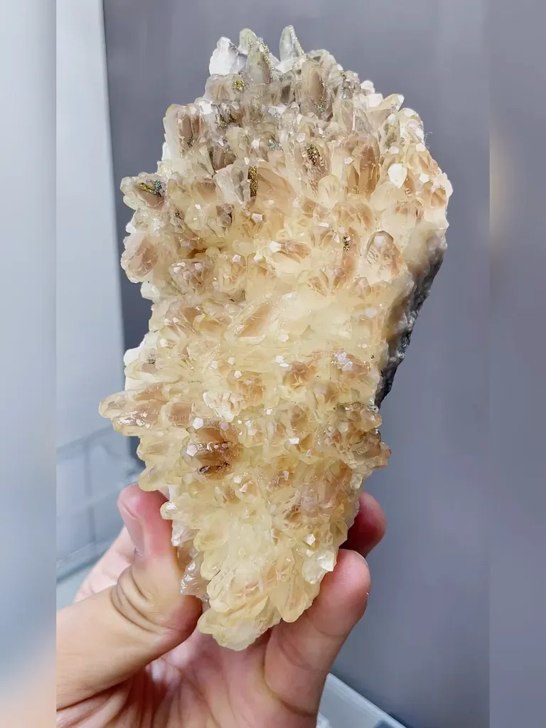 Natural Feather Fluorite comes from Anhui,China 65*55*145MM image
