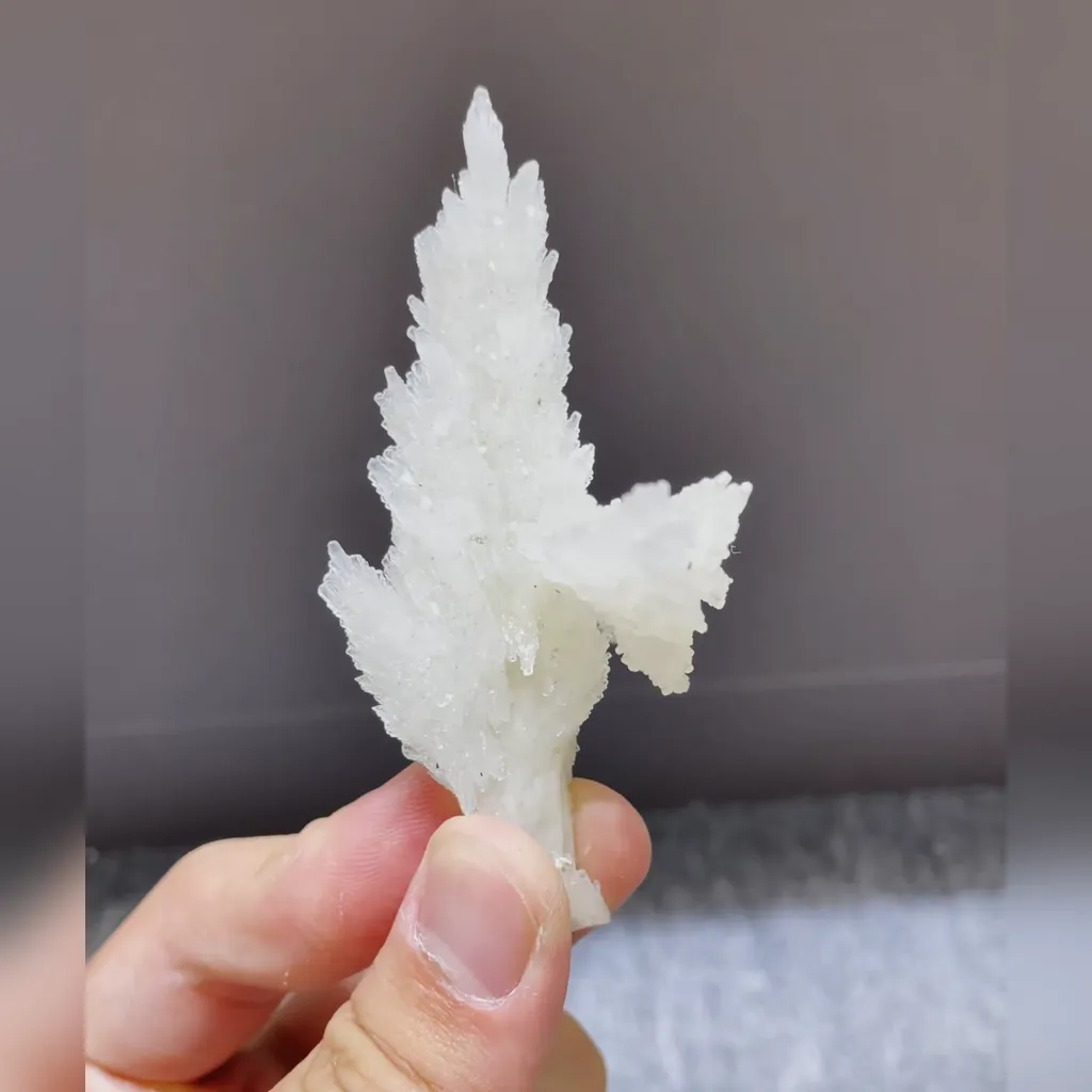 Natural Feather Gypsum comes from Guizhou,China 85*75*40MM - image 2