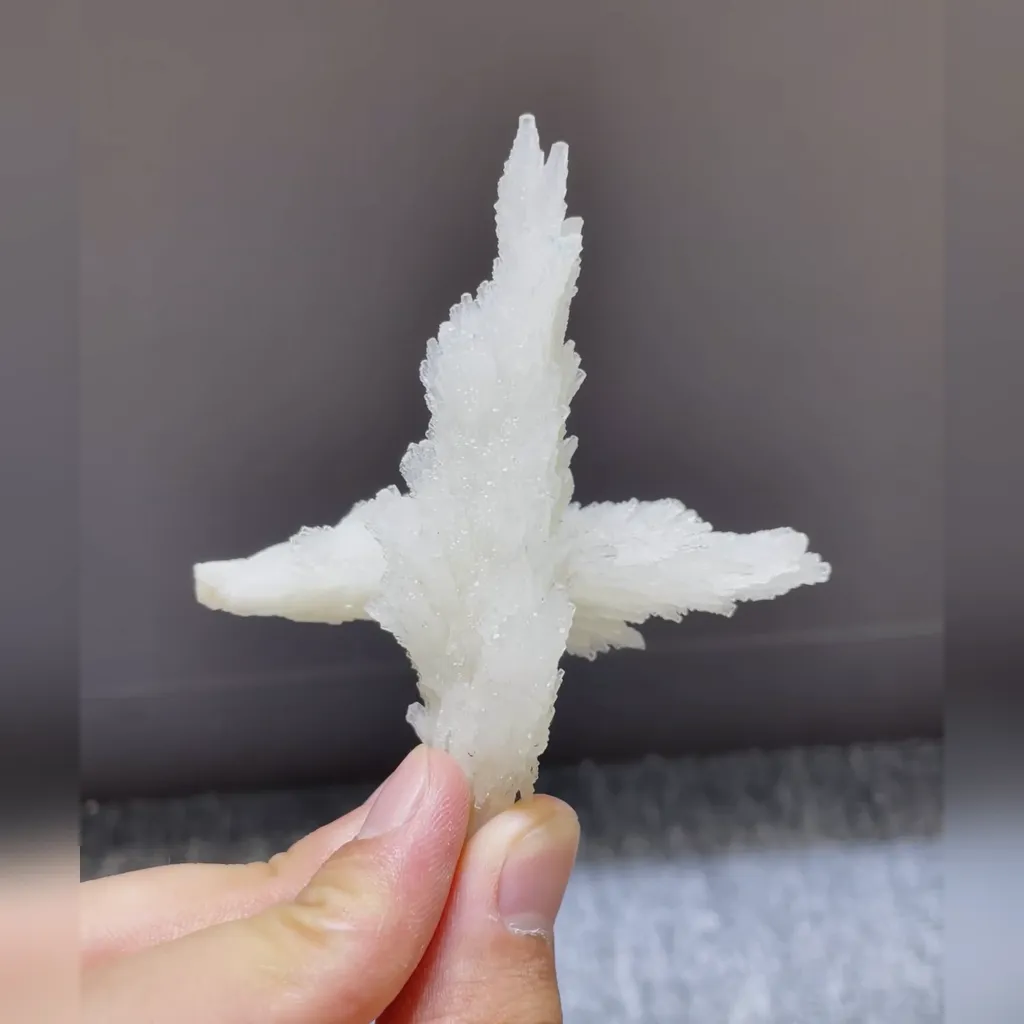 Natural Feather Gypsum comes from Guizhou,China 85*75*40MM - image 3