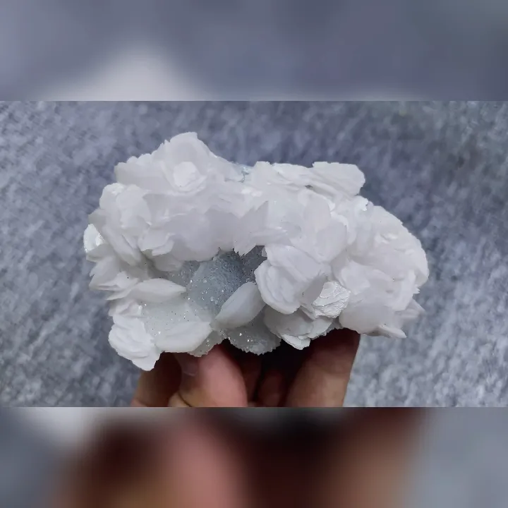 Natural Flake Calcite and Quartz, Mineral Specimen: Madagascar （85*55*25MM） - image 4