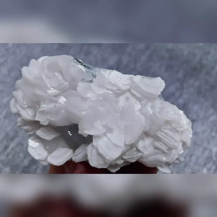 Natural Flake Calcite and Quartz, Mineral Specimen: Madagascar （85*55*25MM） - image 3
