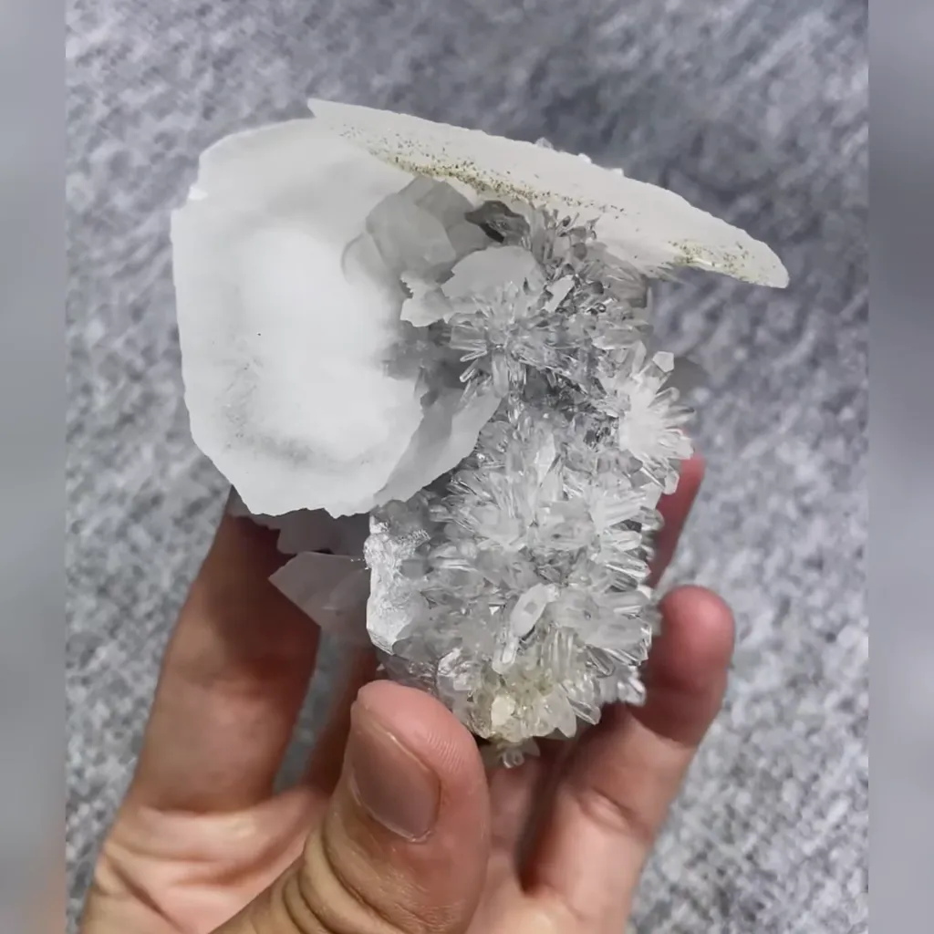 Natural Flaky Calcite and Crystal Quartz Cluster Symbiosis comes from Fujian,China 85*85*60MM - image 4