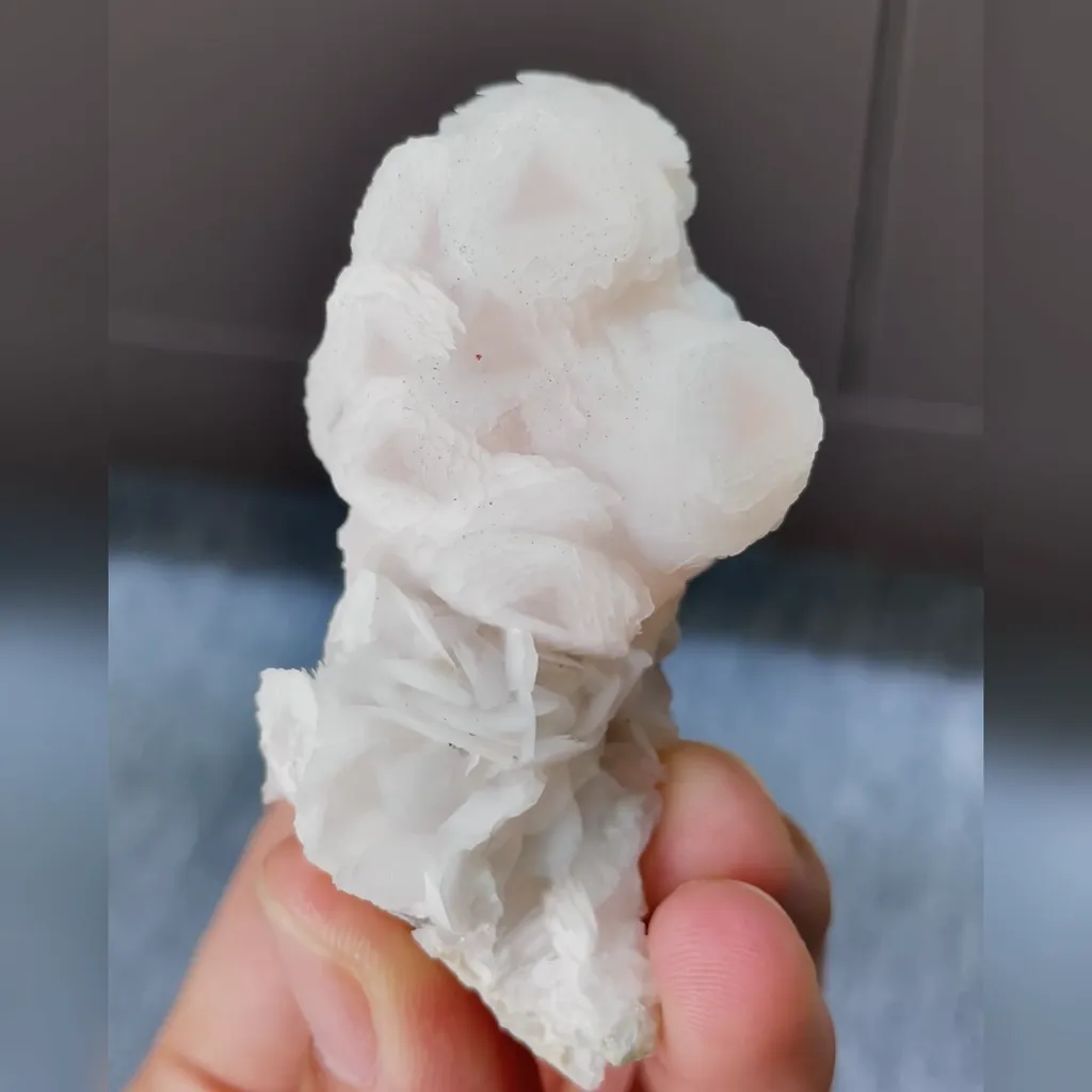 Natural Flaky Calcite comes from Fujian,China 45*60*30MM - image 4