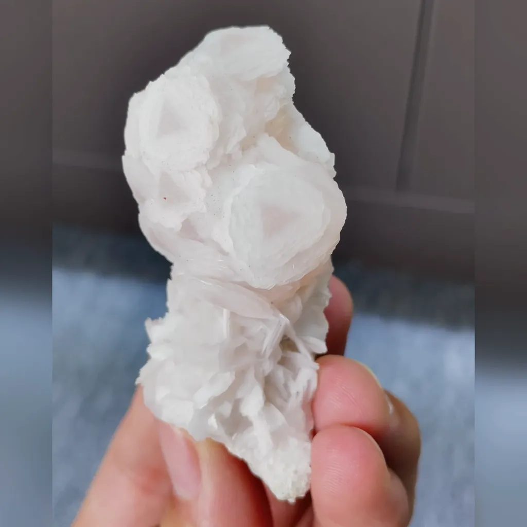 Natural Flaky Calcite comes from Fujian,China 45*60*30MM - image 2