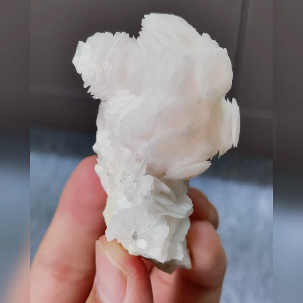 Natural Flaky Calcite comes from Fujian,China 45*60*30MM - image 3