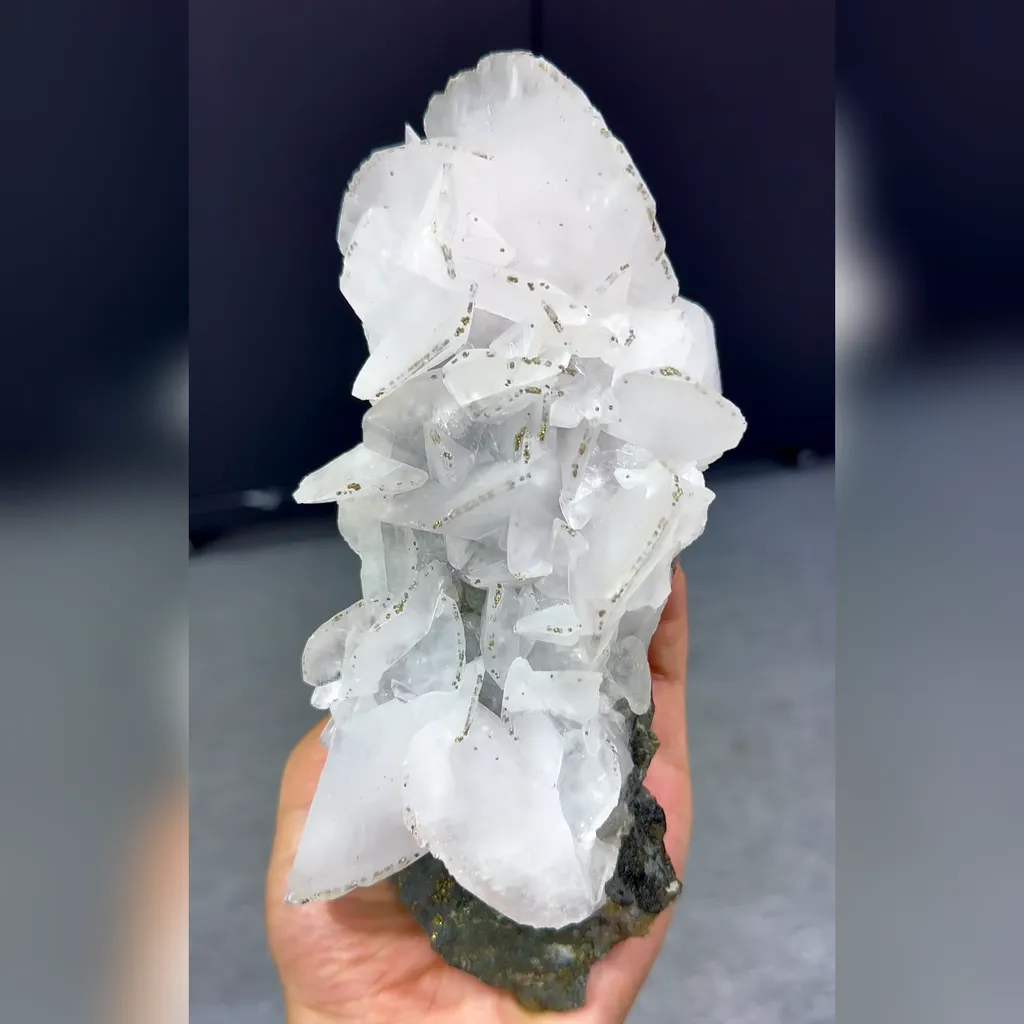 Natural Flaky Calcite comes from Fujian,China 70*40*180MM - image 2