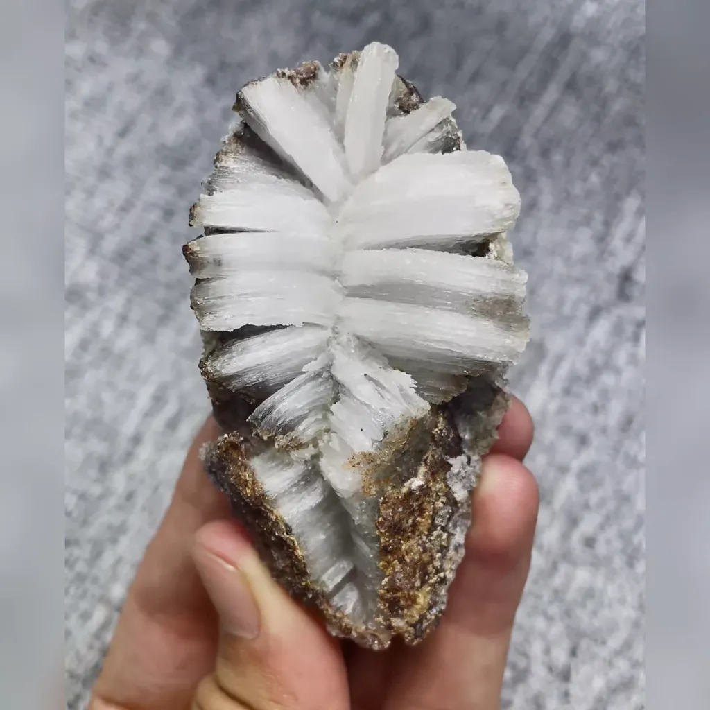 Natural Flower Gypsum comes from Guizhou,China 40*75*25MM - image 3