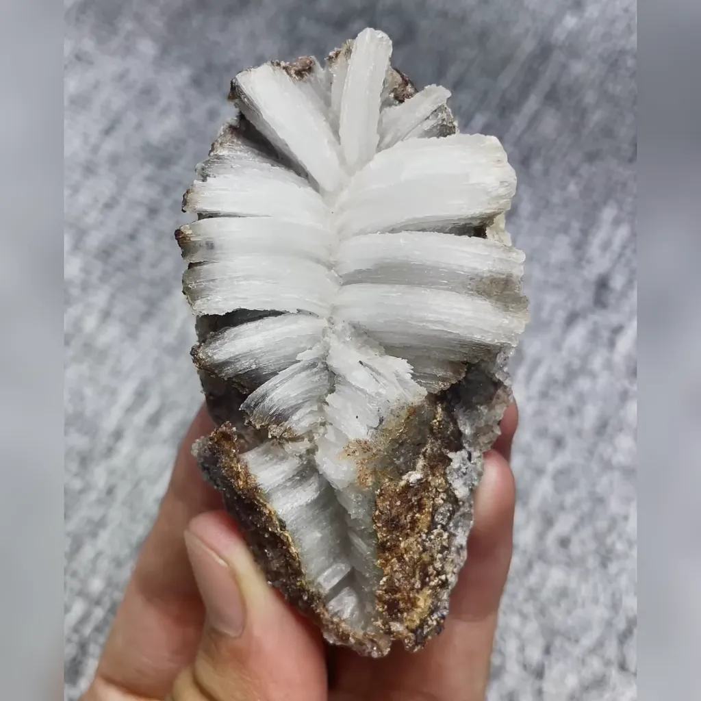 Natural Flower Gypsum comes from Guizhou,China 40*75*25MM - image 4
