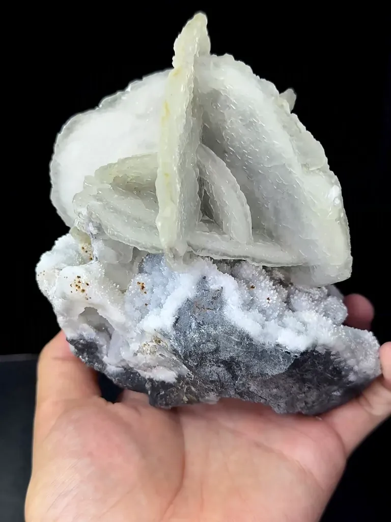 Natural Fluorescent Flower-like Calcite and Crystal Coexist comes from Fujian,China 115*100*150MM - image 4