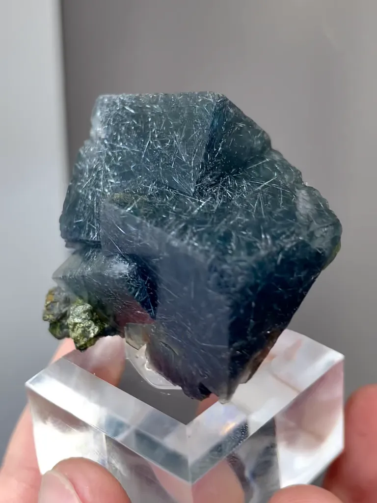Natural Fluorite and Bismuth Ore Coexist comes from Yaogangxian,Hunan 35*30*25MM - image 2