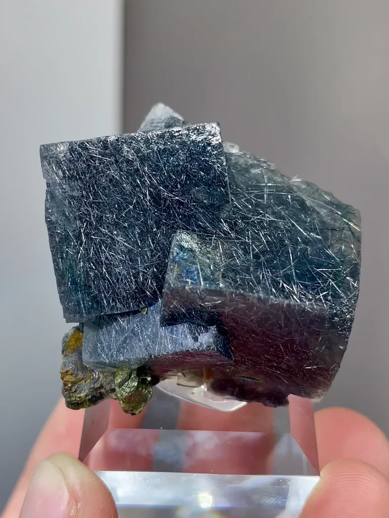 Natural Fluorite and Bismuth Ore Coexist comes from Yaogangxian,Hunan 35*30*25MM - image 4