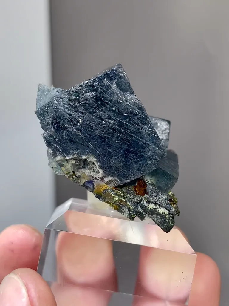 Natural Fluorite and Bismuth Ore Coexist comes from Yaogangxian,Hunan 35*30*25MM image