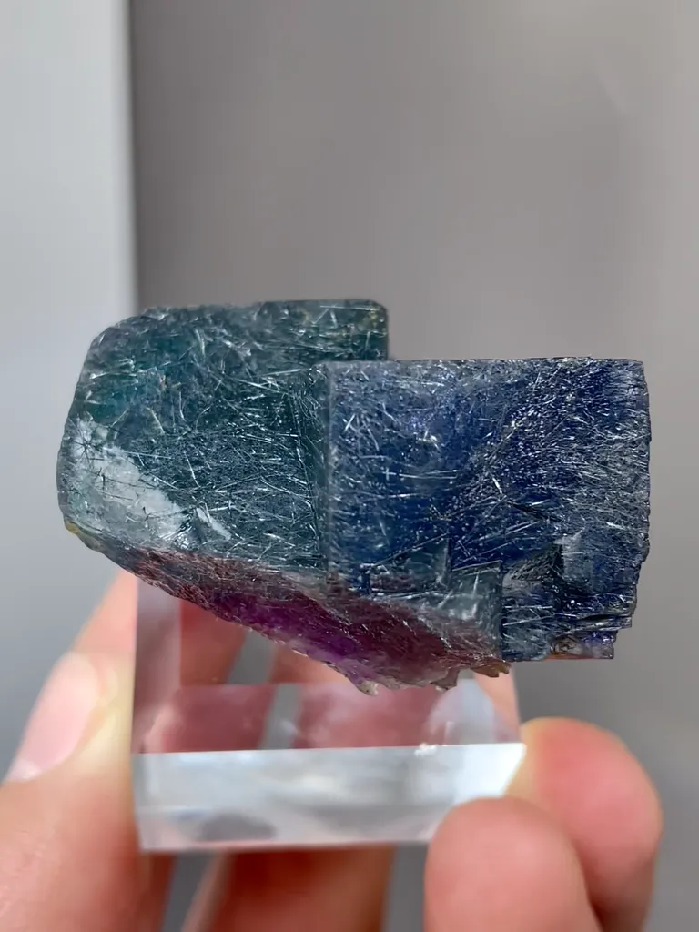 Natural Fluorite and Bismuth Ore Coexist comes from Yaogangxian,Hunan 35*30*25MM - image 3