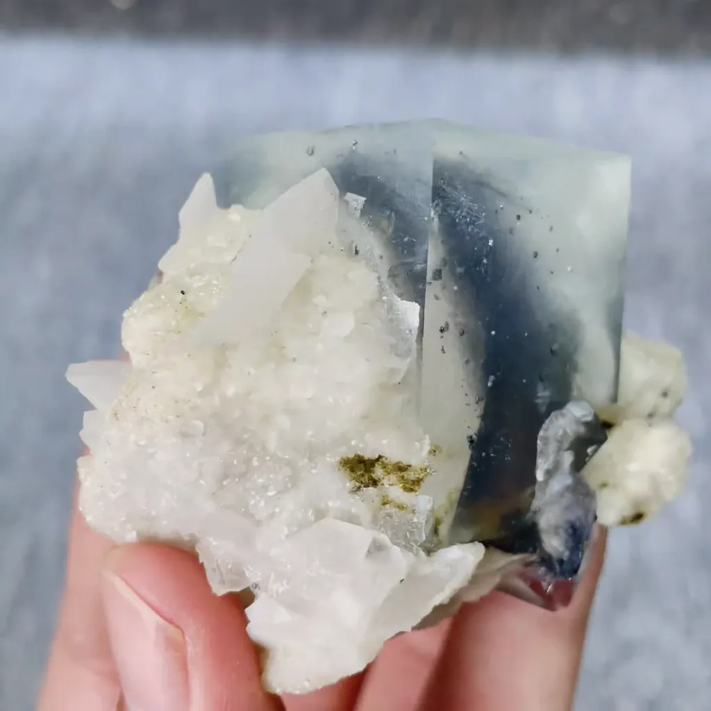 Natural Fluorite and Calcite and Quartz Symbiosis comes from Yaogangxian,Hunan 55*50*30MM - image 4