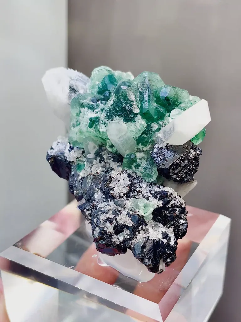 Natural Fluorite and Quartz coexist comes from Namibia 60*55*50MM - image 2