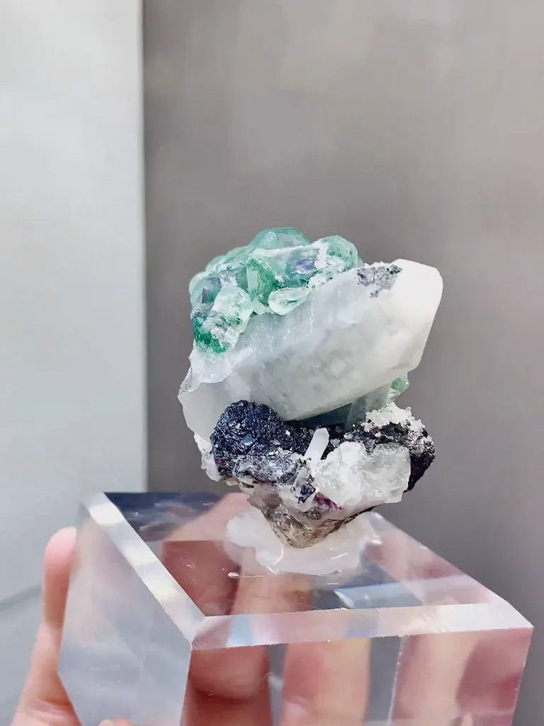 Natural Fluorite and Quartz coexist comes from Namibia 60*55*50MM - image 4