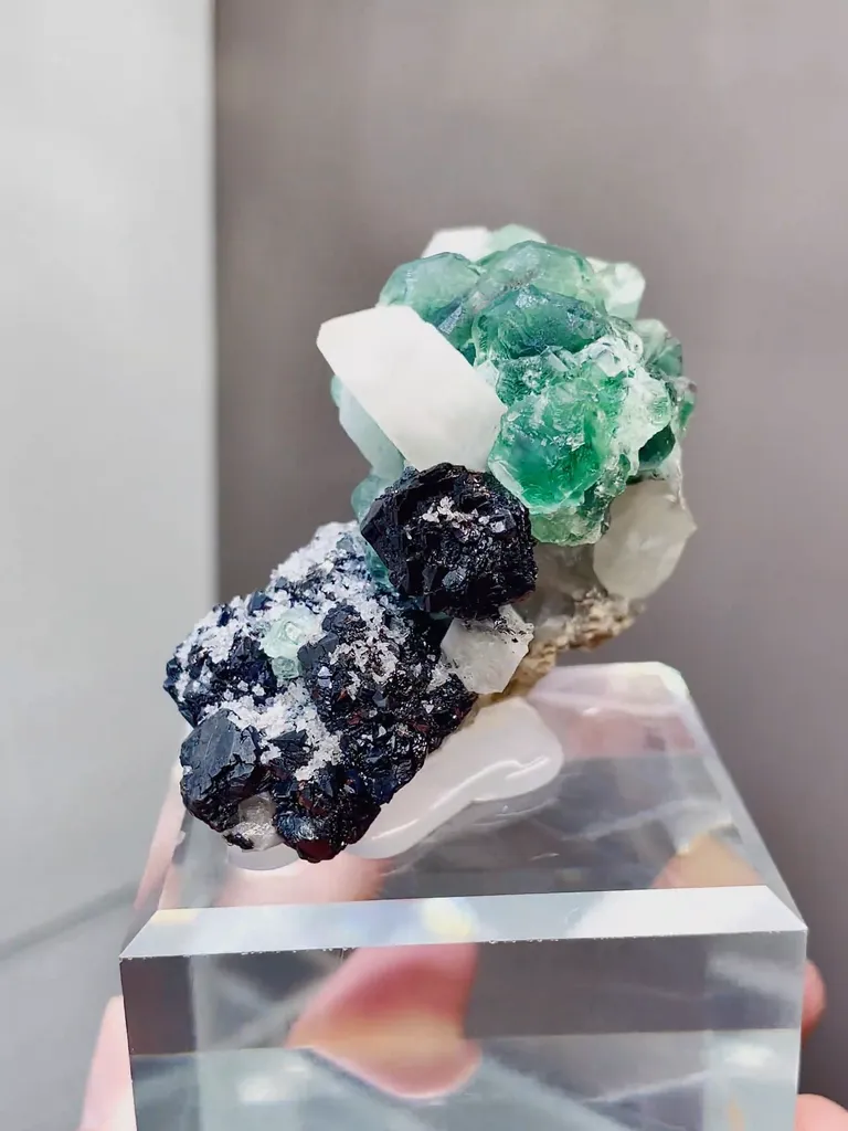 Natural Fluorite and Quartz coexist comes from Namibia 60*55*50MM - image 3