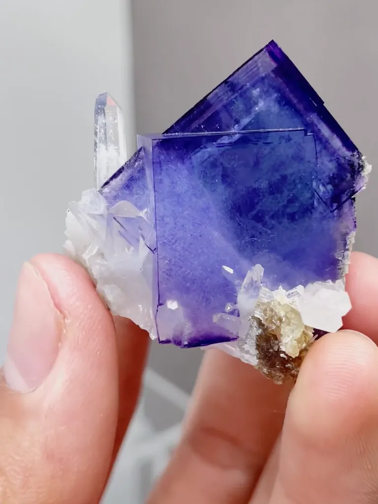 Natural Fluorite and Quartz coexist comes from Yaogangxian,Hunan 35*40*30MM - image 6