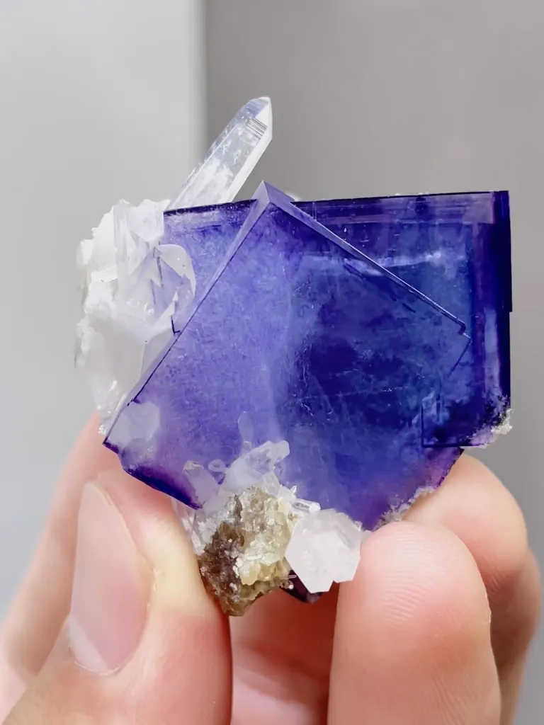 Natural Fluorite and Quartz coexist comes from Yaogangxian,Hunan 35*40*30MM - image 2