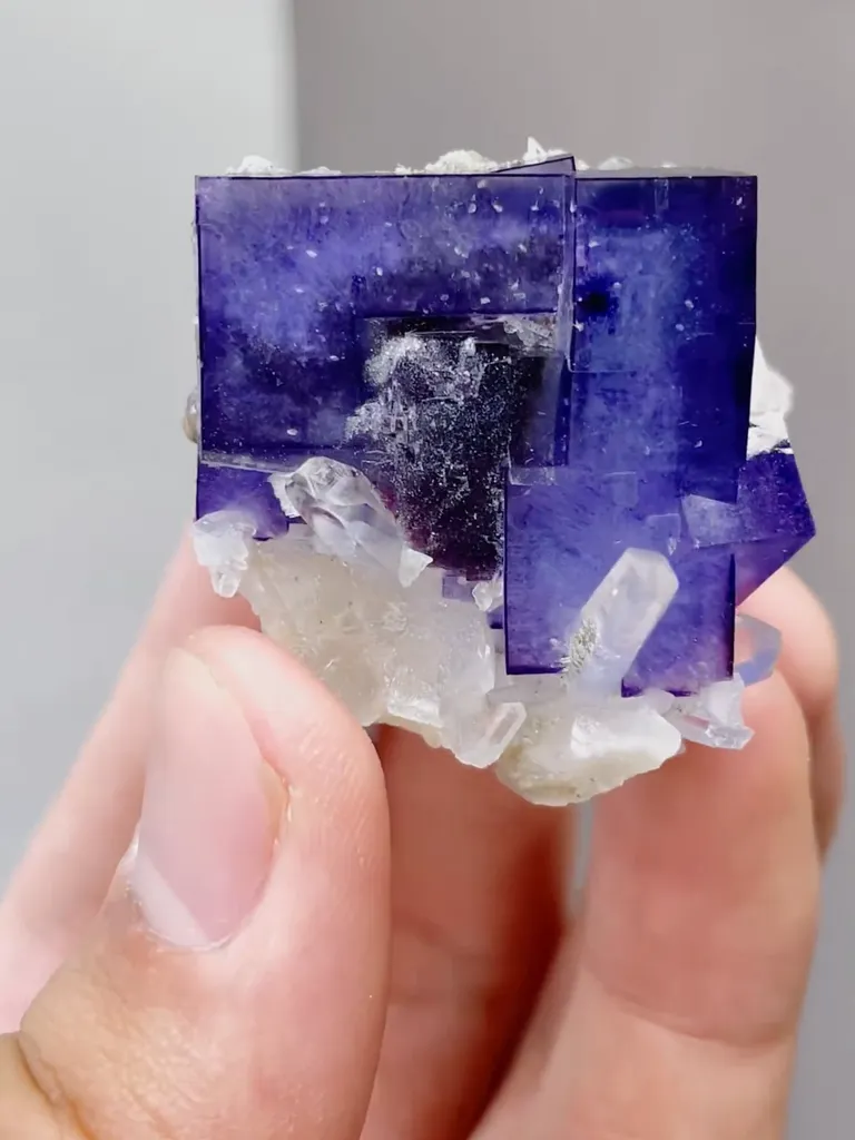 Natural Fluorite and Quartz coexist comes from Yaogangxian,Hunan 35*40*30MM - image 3