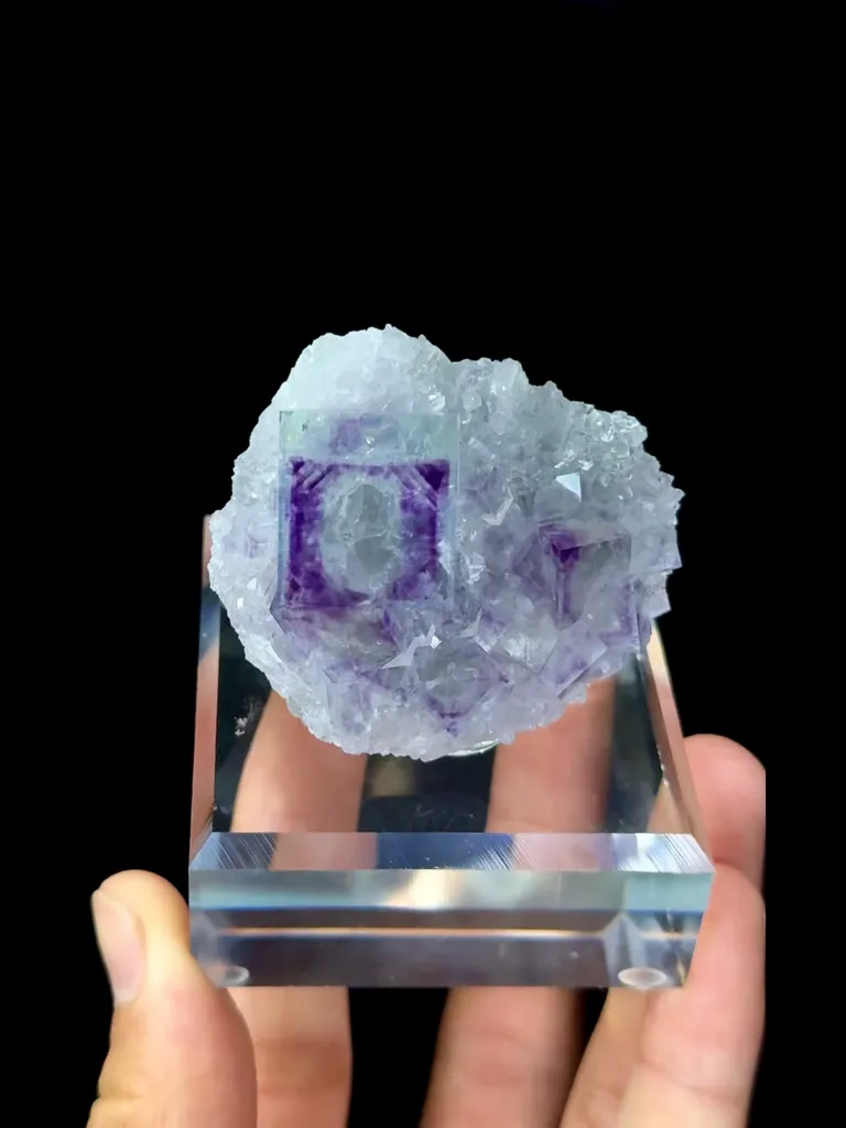 Natural Fluorite and Quartz Coexist comes from Zhejiang 55*35*30MM - image 2