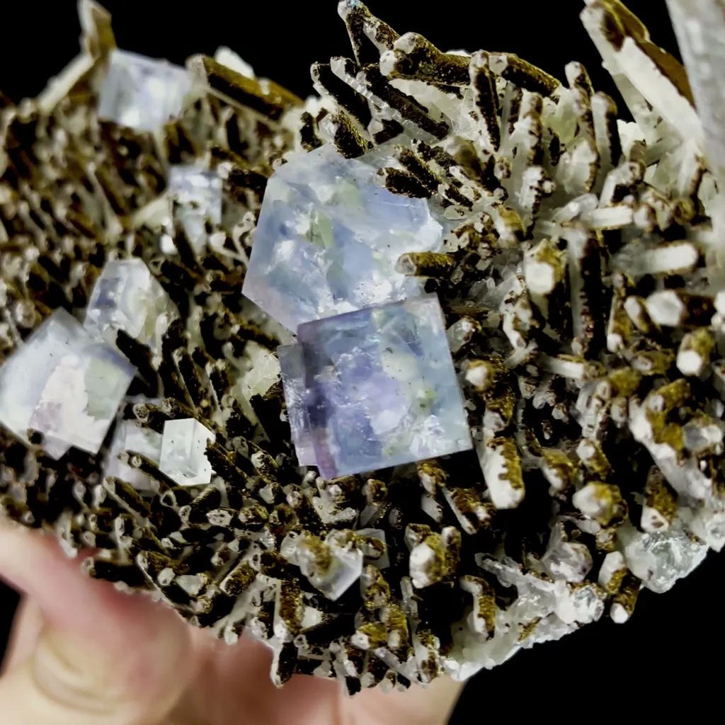 Natural Fluorite Goethite and Quartz Mineral Specimen,High Quality Specimen,CHENZHOU,HUNAN,CHINA(138*74*68mm) - image 3