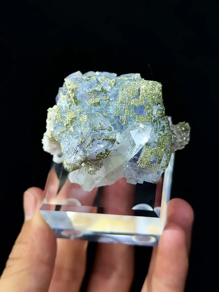 Natural Fluorite Quartz and Pyrite Coexist comes from Yaogangxian, Hunan 60*45*35MM image