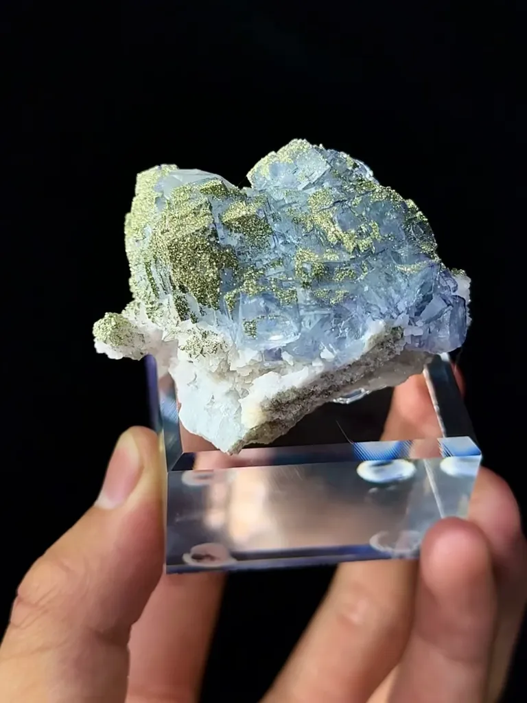 Natural Fluorite Quartz and Pyrite Coexist comes from Yaogangxian, Hunan 60*45*35MM - image 3