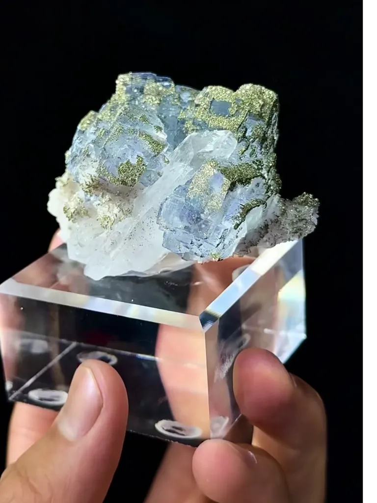 Natural Fluorite Quartz and Pyrite Coexist comes from Yaogangxian, Hunan 60*45*35MM - image 6
