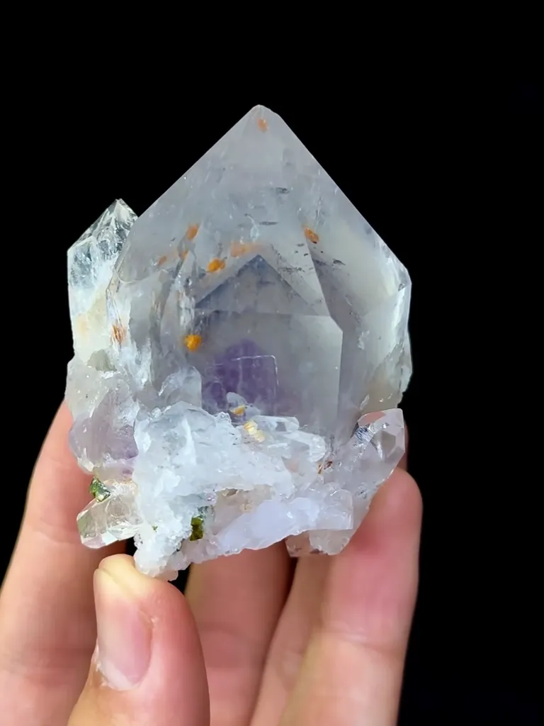 Natural Garden Crystal coexisting with Epidote comes from Meigu,Sichuan 45*45*65MM image