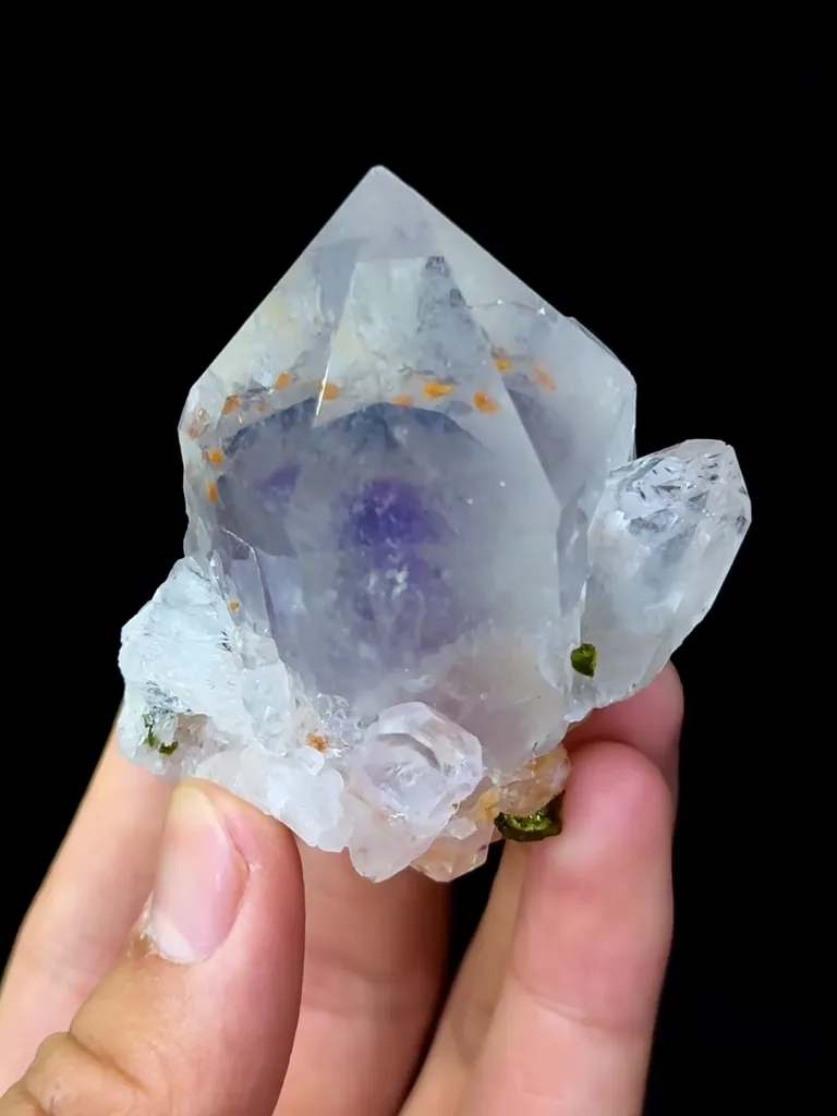 Natural Garden Crystal coexisting with Epidote comes from Meigu,Sichuan 45*45*65MM - image 2