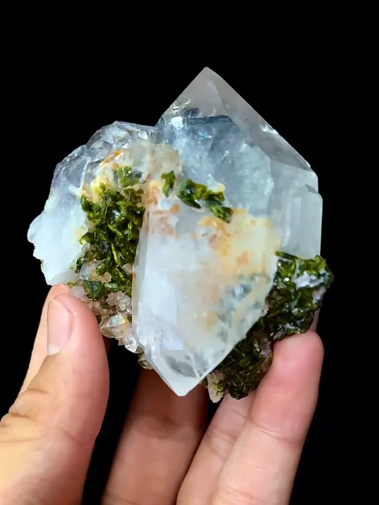 Natural Garden Crystal coexisting with Epidote comes from Meigu,Sichuan 60*70*30MM - image 4
