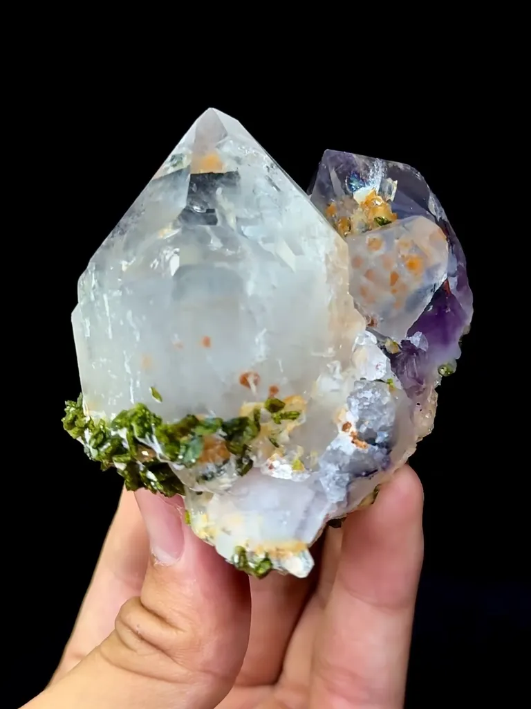 Natural Garden Crystal coexisting with Epidote comes from Meigu,Sichuan 60*70*30MM - image 2