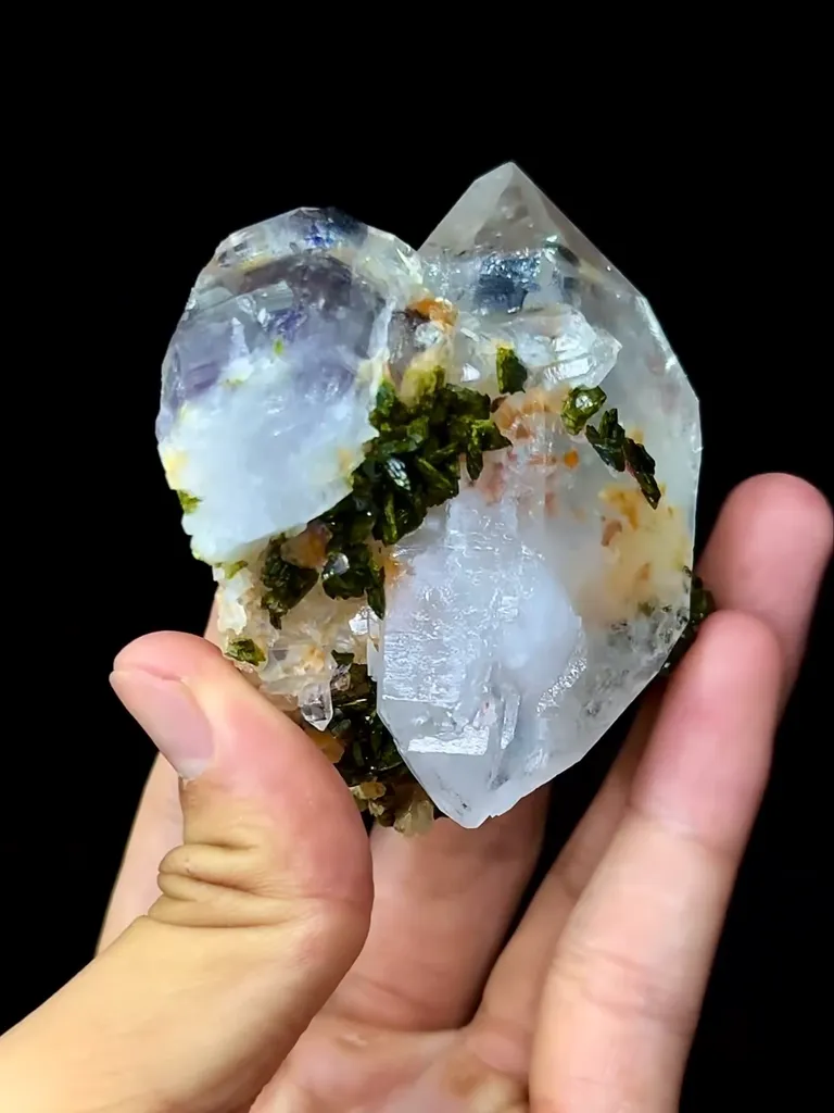 Natural Garden Crystal coexisting with Epidote comes from Meigu,Sichuan 60*70*30MM - image 6