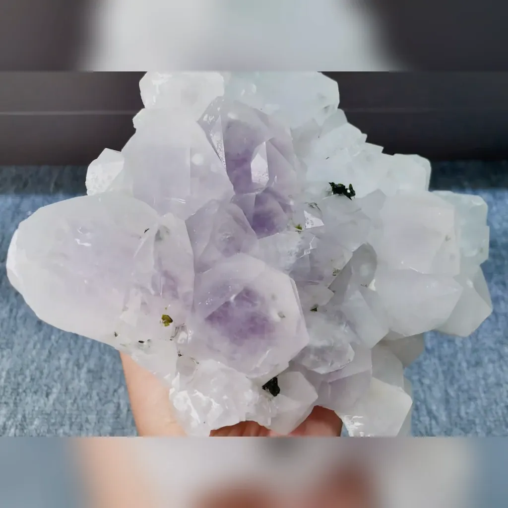 Natural Garden Quartz and Epidote comes from Meigu,Sichuan 155*140*50MM - image 2