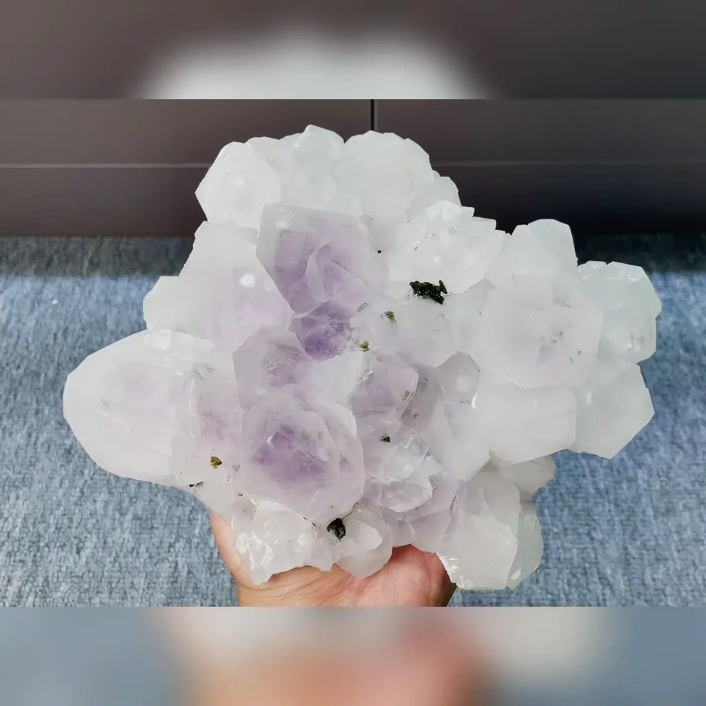 Natural Garden Quartz and Epidote comes from Meigu,Sichuan 155*140*50MM image