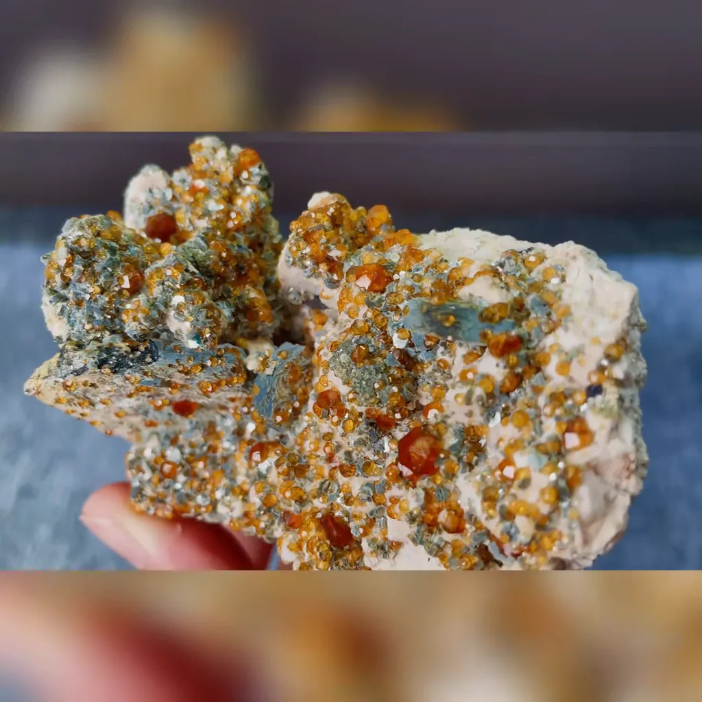 Natural Garnet and Mica Symbiosis comes from Fujian,China 90*60*35MM - image 3