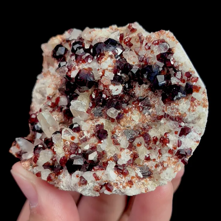 Natural Garnet and Quartz Cluster, Mineral specimen:Fujian,China (65*60*35MM) image