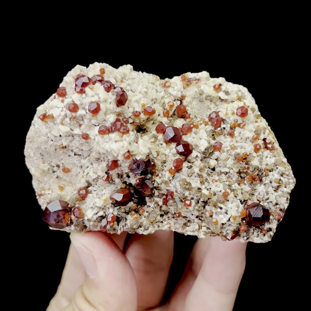 Natural Garnet and Quartz Mineral Specimen,High Quality Specimen,FUJIAN,CHINA(85*51*29mm) - image 3