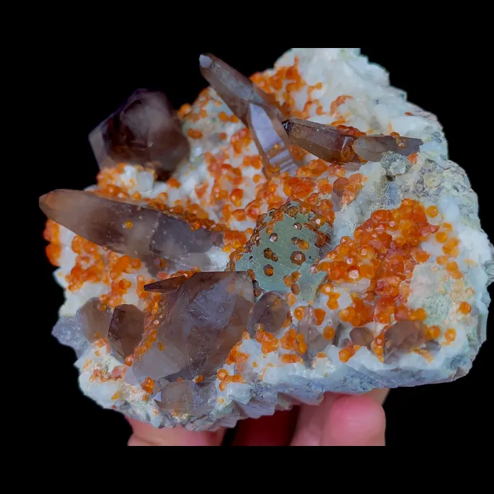 Natural Garnet and Smoky Quartz, Mineral Specimen: Fujian,China (120*95*50MM) - image 3