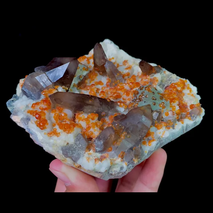 Natural Garnet and Smoky Quartz, Mineral Specimen: Fujian,China (120*95*50MM) image