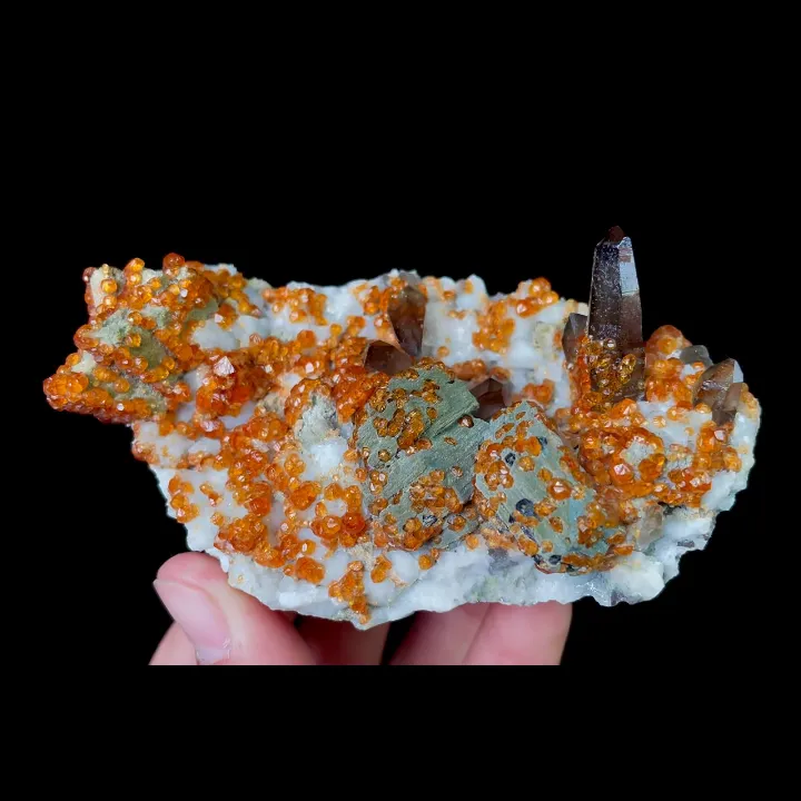 Natural Garnet and Smoky Quartz, Mineral Specimen: Fujian,China (90*55*35MM) - image 4