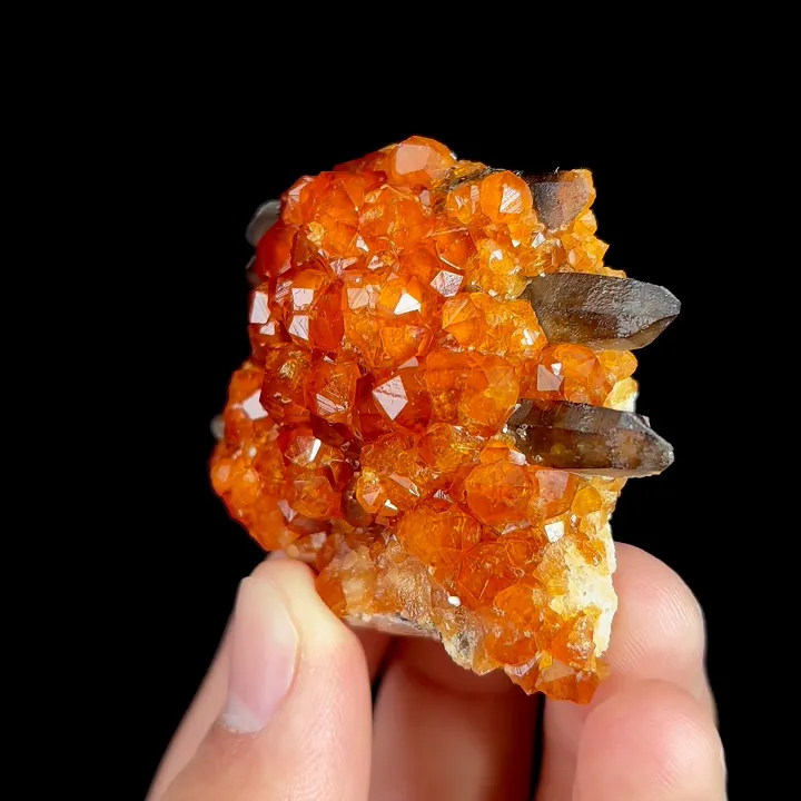 Natural Garnet and Smoky Quartz, Mineral Specimen:Fujian,China (45*50*25MM) - image 3