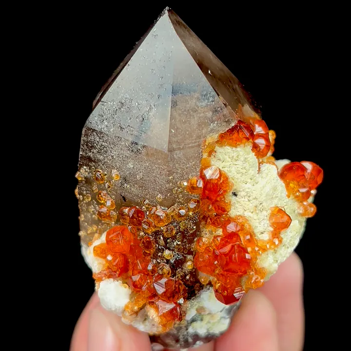 Natural Garnet and Smoky Quartz, Mineral Specimen:Fujian,China (45*65*50MM) image