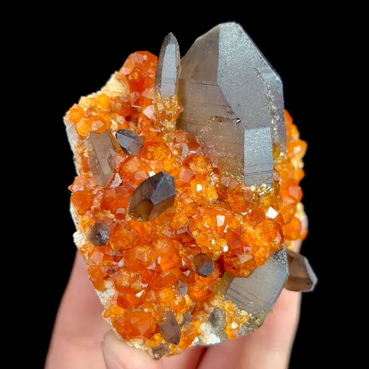 Natural Garnet and Smoky Quartz, Mineral Specimen:Fujian,China (65*65*35MM) - image 3