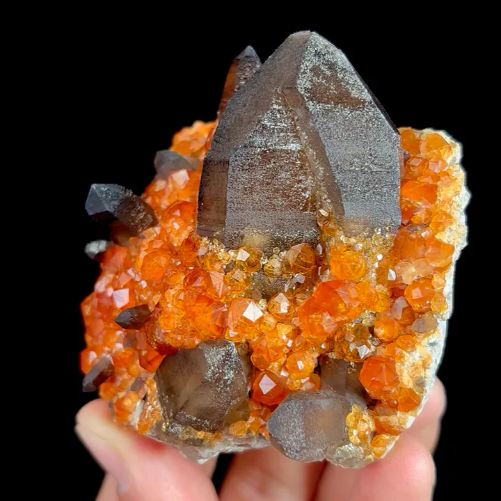 Natural Garnet and Smoky Quartz, Mineral Specimen:Fujian,China (65*65*35MM) - image 2