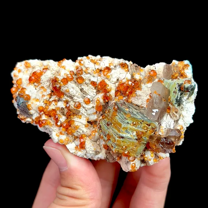 Natural Garnet and Smoky Quartz, Mineral Specimen:Fujian,China (85*50*35MM) - image 4